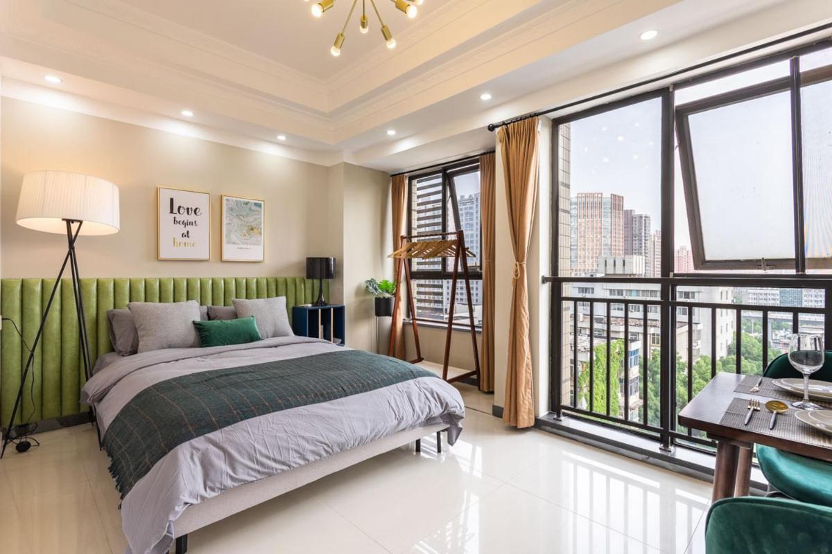 Wuhan Hongshan-Guanggu Square- Locals Apartment 00157650 Экстерьер фото